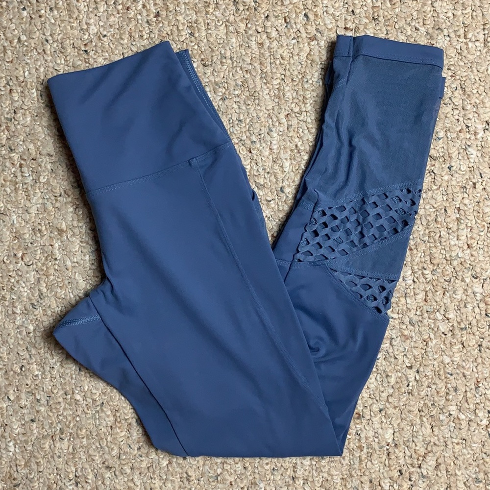 PINK VICTORIA’S SECRET ULTIMATE Periwinkle Leggings
